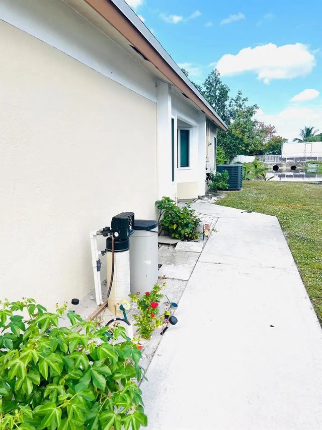 2 of 2 - 838 E Palm Run Drive, North Lauderdale, FL