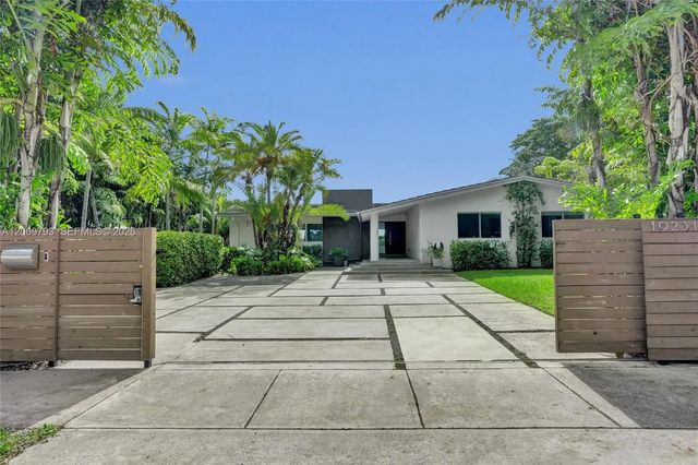 2 of 40 - 19231 Ne 22nd Avenue, Miami, FL