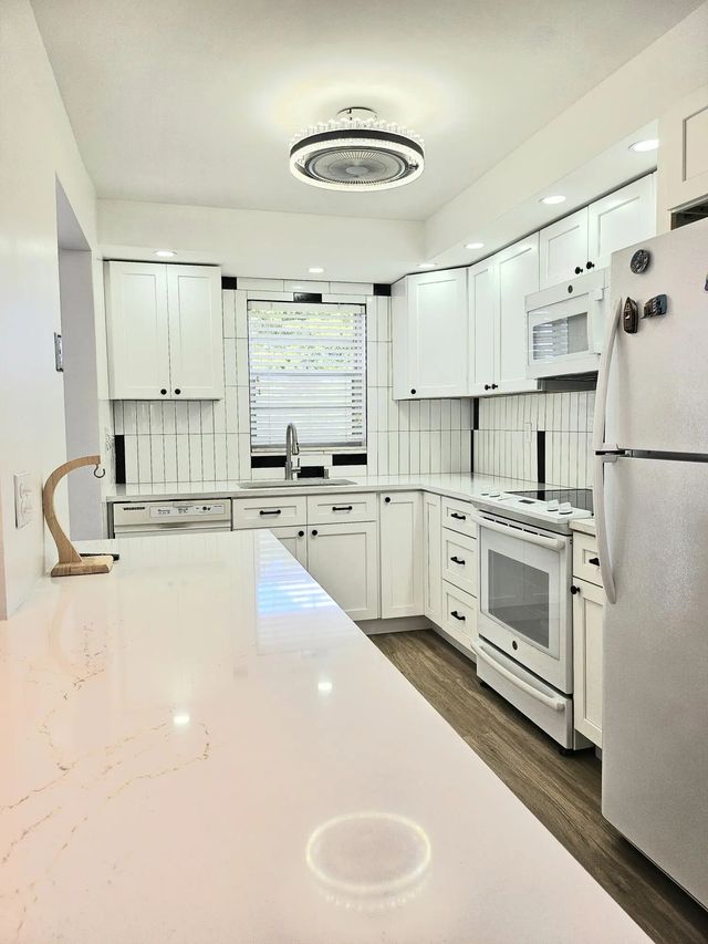 4 of 10 - 5860 Nw 44th Street #412, Lauderhill, FL