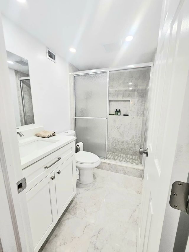 5 of 10 - 5860 Nw 44th Street #412, Lauderhill, FL