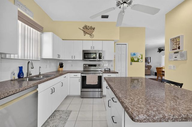 4 of 30 - 521 Nw Galatone Court, Port St. Lucie, FL