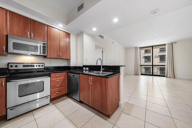 3 of 34 - 801 S Olive Avenue #715, West Palm Beach, FL