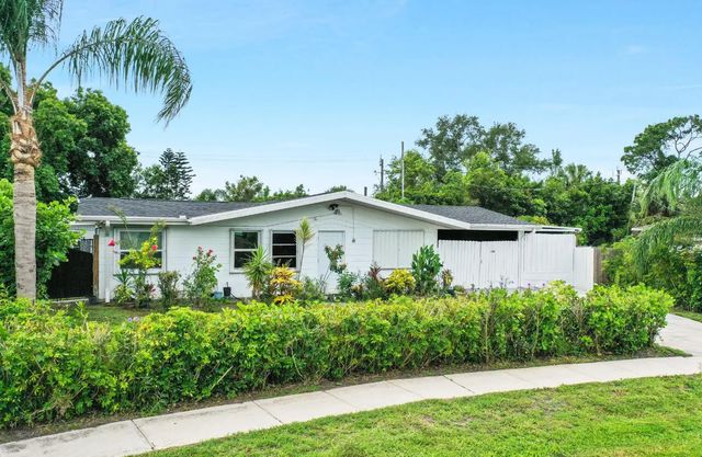 3 of 18 - 120 Banyan Drive, Port St. Lucie, FL