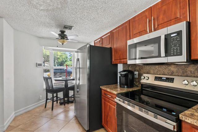 5 of 34 - 7127 Woodmont Way #7127, Tamarac, FL