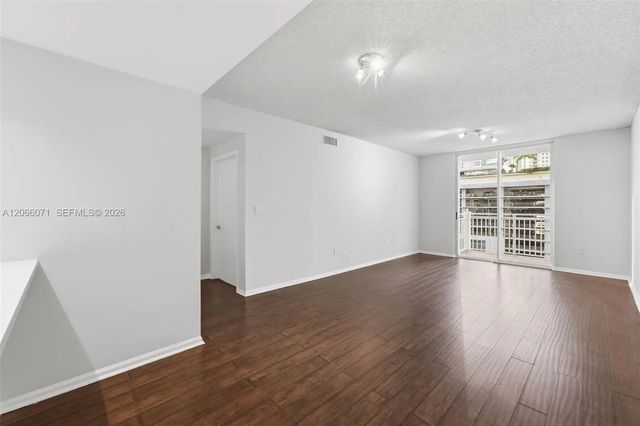 4 of 39 - 185 Se 14th Terrace #1010, Miami, FL