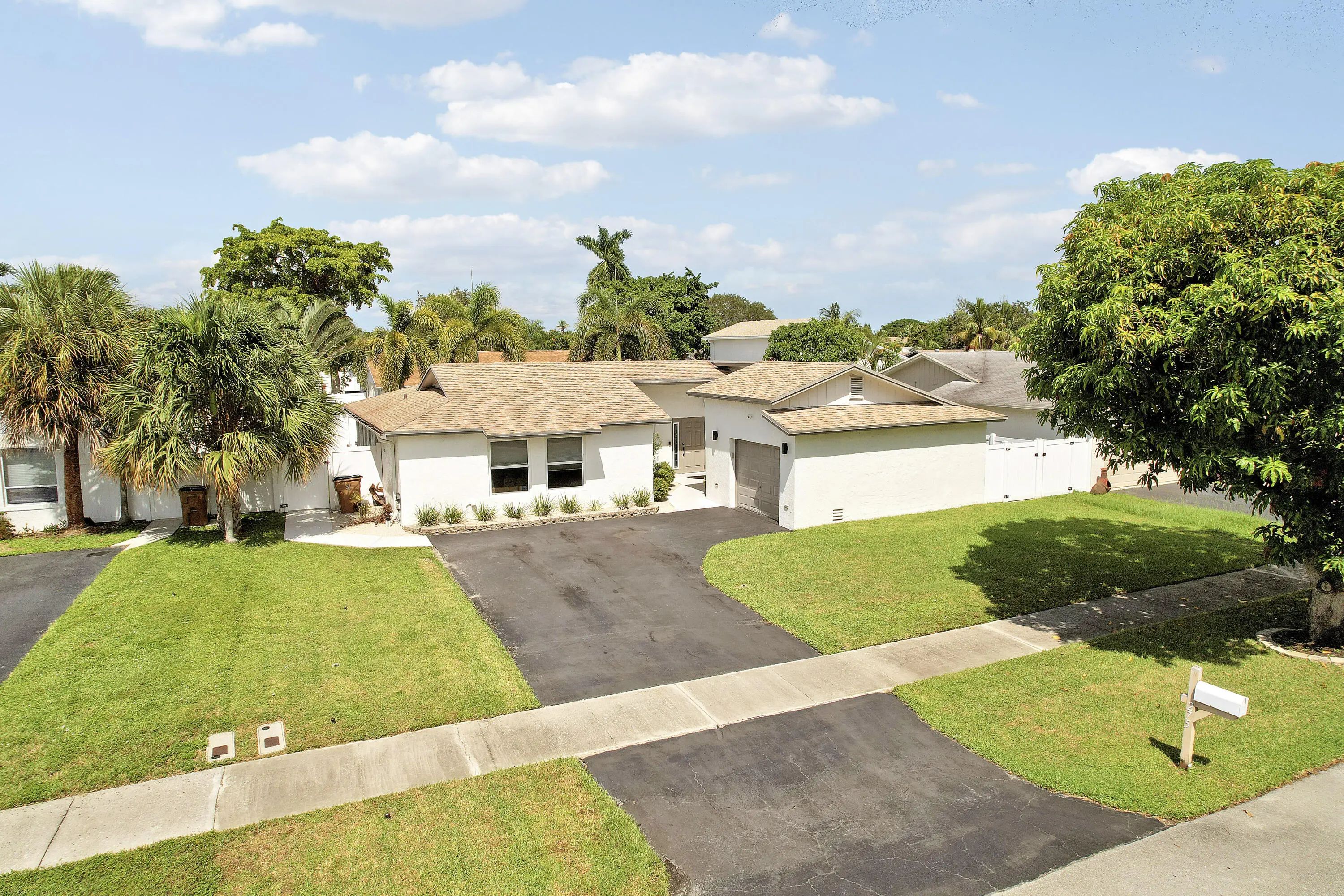 275 Nw 39th Way, Deerfield Beach