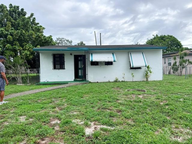 2 of 21 - 2911 Nw 161st Street, Miami Gardens, FL