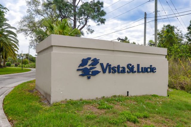 8 Lake Vista Trail, Port St. Lucie