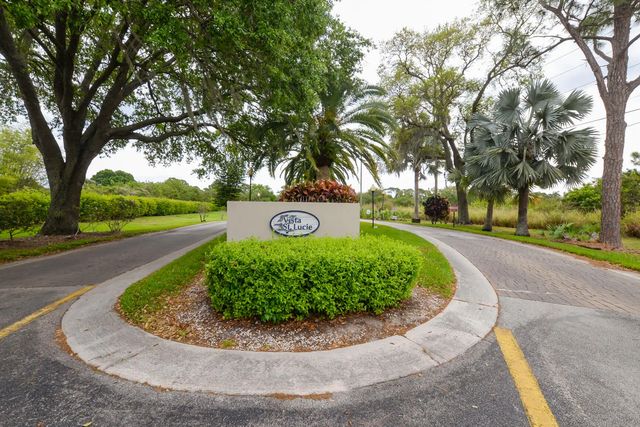 2 of 33 - 8 Lake Vista Trail, Port St. Lucie, FL