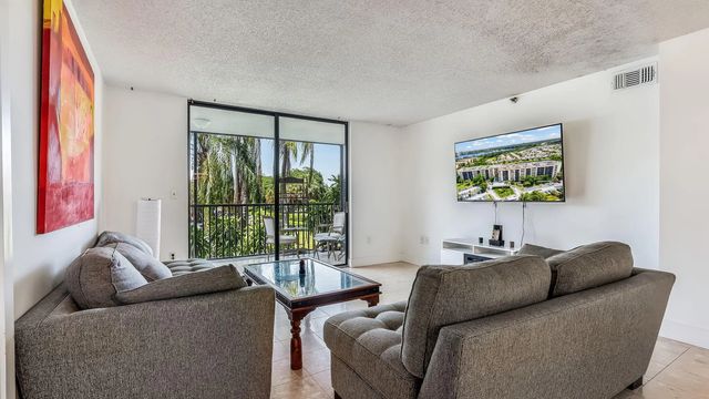 3 of 38 - 900 Ne 195th Street #217, Miami, FL