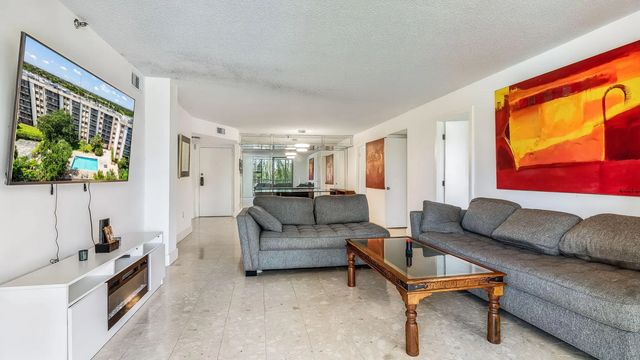 5 of 38 - 900 Ne 195th Street #217, Miami, FL
