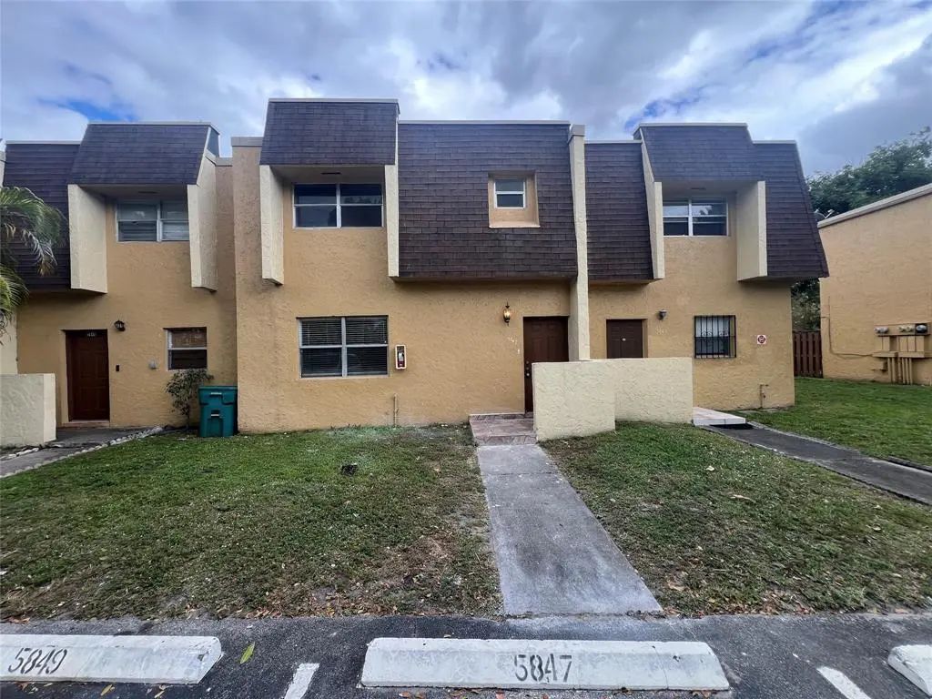 5847 Blueberry Court #85, Lauderhill