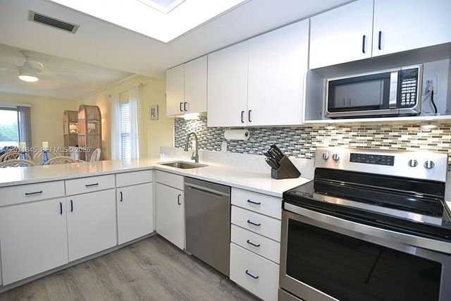 2 of 18 - 18459 Se Wood Haven Lane #j, Jupiter, FL