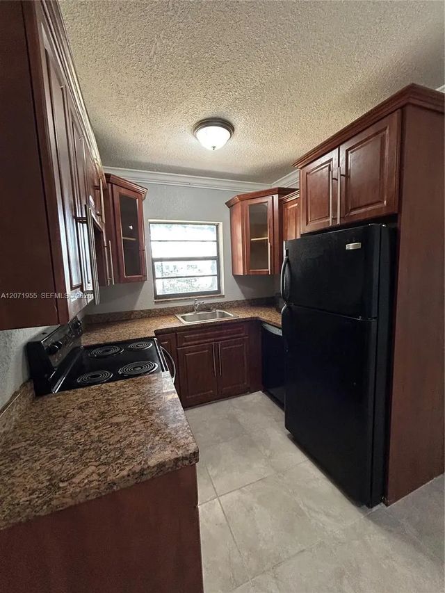 5 of 19 - 1925 Madison Street #5, Hollywood, FL