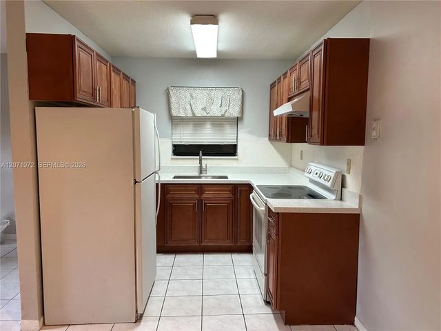 3 of 16 - 1925 Madison Street #14, Hollywood, FL