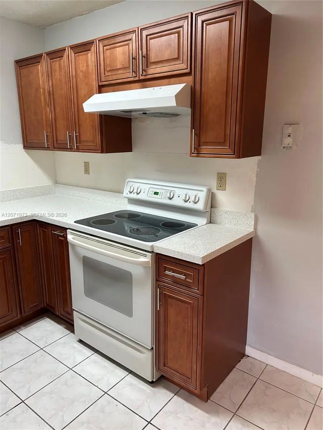 4 of 16 - 1925 Madison Street #14, Hollywood, FL