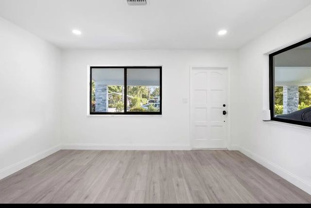 5 of 45 - 699 Ne 40th Street, Oakland Park, FL