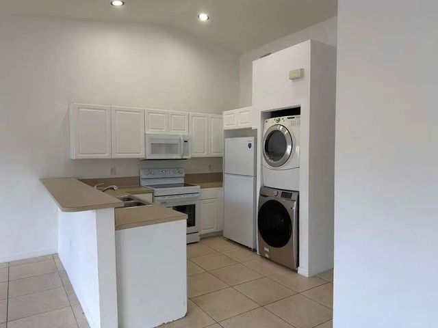 4 of 25 - 3842 Sw 48th Avenue, Hollywood, FL