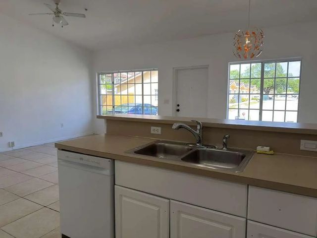 5 of 25 - 3842 Sw 48th Avenue, Hollywood, FL