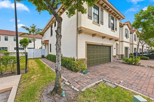 2 of 31 - 2011 Tamarind Drive, Riviera Beach, FL