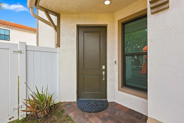 3 of 31 - 2011 Tamarind Drive, Riviera Beach, FL