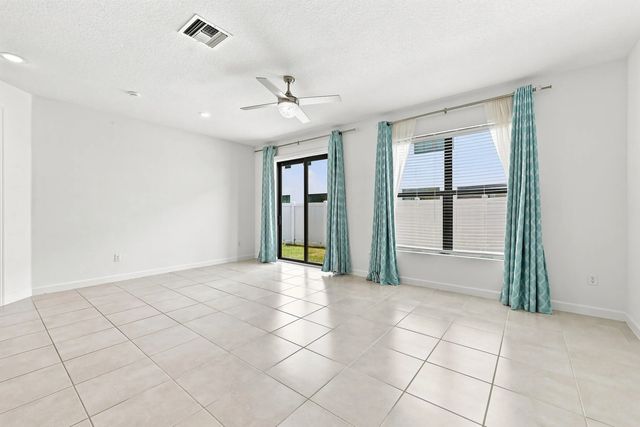 5 of 31 - 2011 Tamarind Drive, Riviera Beach, FL