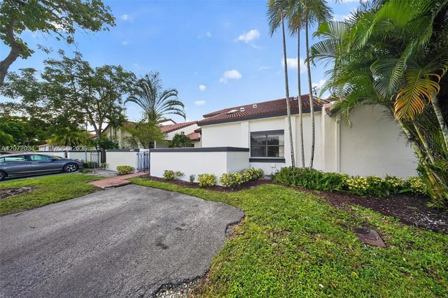 3 of 45 - 6637 Nw 181st Lane, Hialeah, FL