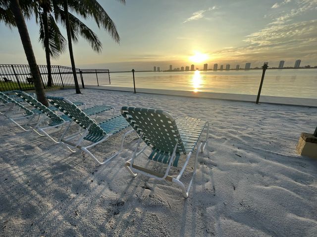 3 of 27 - 1105 Lake Shore Drive #104, Lake Park, FL