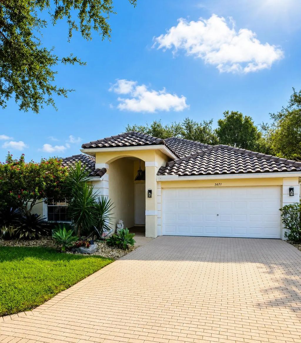 5671 S Fountains Drive S, Lake Worth