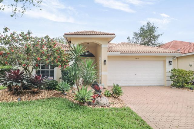 2 of 27 - 5671 S Fountains Drive S, Lake Worth, FL