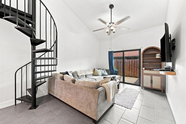 2016 Sw 82nd Avenue, Davie