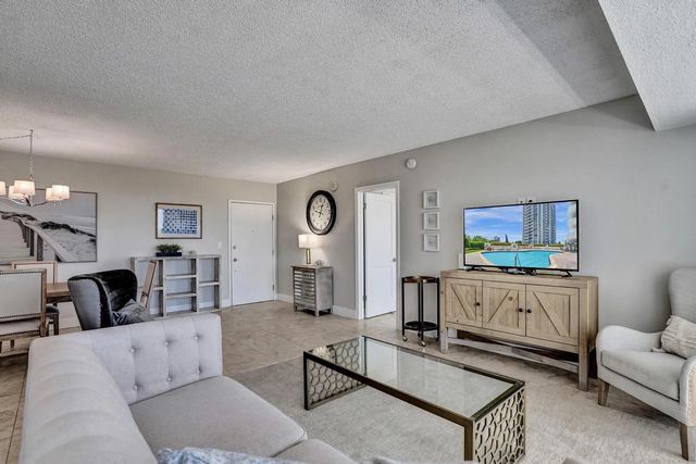 4 of 37 - 2715 N Ocean Boulevard #6c, Fort Lauderdale, FL