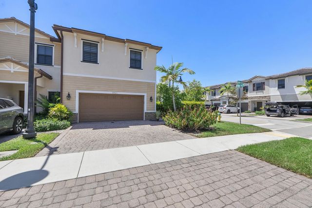 3 of 50 - 4721 Santa Cruz Way, Davie, FL