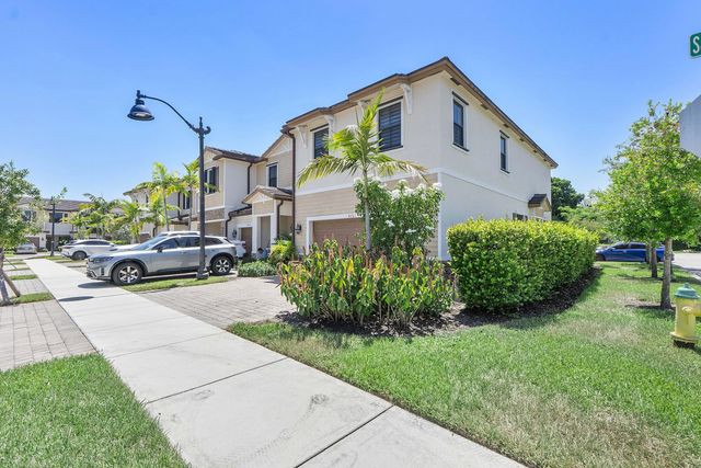 4 of 50 - 4721 Santa Cruz Way, Davie, FL