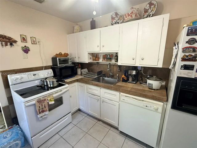 5 of 33 - 512 Independence Road, West Palm Beach, FL