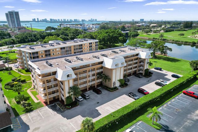 308 Golfview Road #406, North Palm Beach