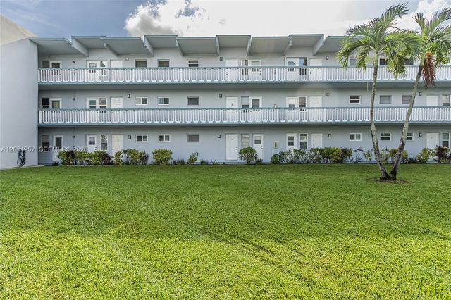 4 of 31 - 2223 Park Lane #314, Hollywood, FL