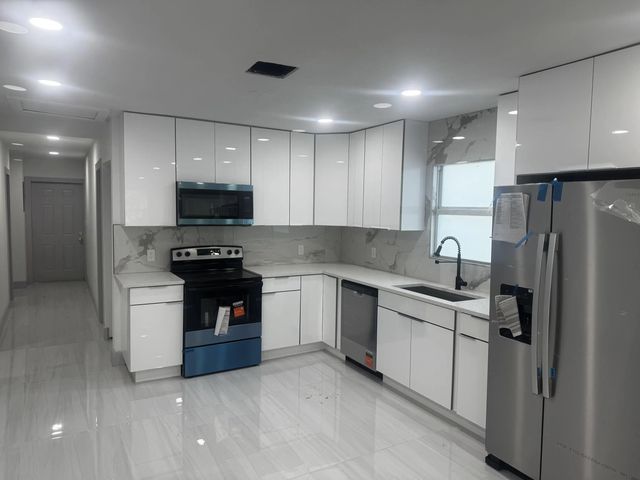 4 of 61 - 405 N E Street, Lake Worth, FL