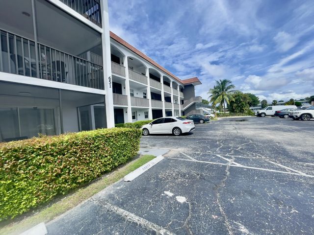 3 of 19 - 651 Pine Drive #207, Pompano Beach, FL