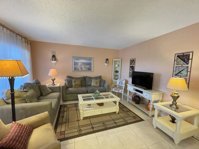5 of 19 - 651 Pine Drive #207, Pompano Beach, FL