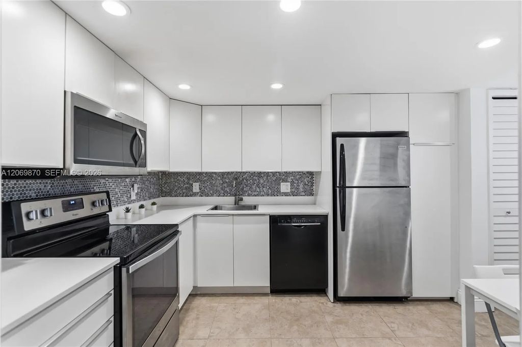 3970 Oaks Clubhouse Drive #306, Pompano Beach