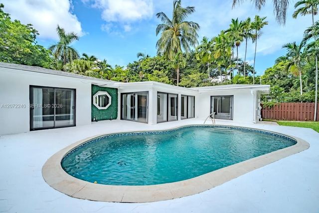 1825 Alamanda Drive, North Miami