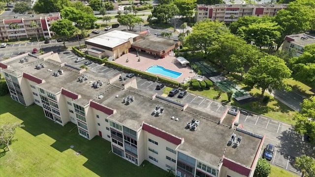 5 of 28 - 1050 Country Club Drive #306, Margate, FL