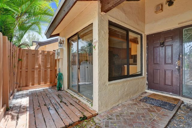 3 of 34 - 3810 Nw 77th Avenue, Davie, FL