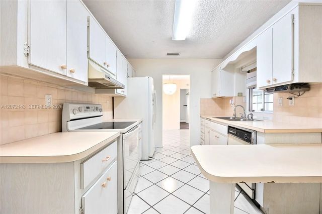 3 of 25 - 7102 Nw 71st Street, Tamarac, FL