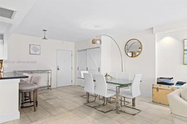 4 of 35 - 2301 Collins Avenue #1007, Miami Beach, FL