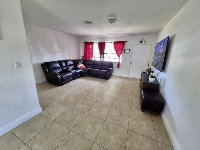 2 of 31 - 3141 Sw 22nd Street, Fort Lauderdale, FL