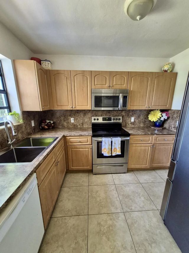 3 of 31 - 3141 Sw 22nd Street, Fort Lauderdale, FL
