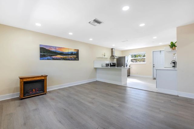 5 of 17 - 3914 Serubi Avenue, Palm Springs, FL