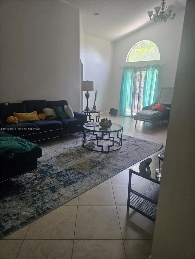 818 E Palm Run Drive, North Lauderdale